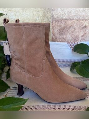 NEW Tahari Women’s Sonira Leather Suede Nude Pointy Toe Calf Heel Boot Size 8.5